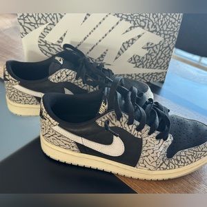 Air Jordan 1 Retro low OG. Black / gray (elephant)